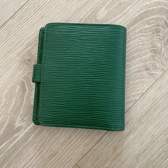 Louis Vuitton Epi Leather Wallet 💚 - Picture 2 of 16